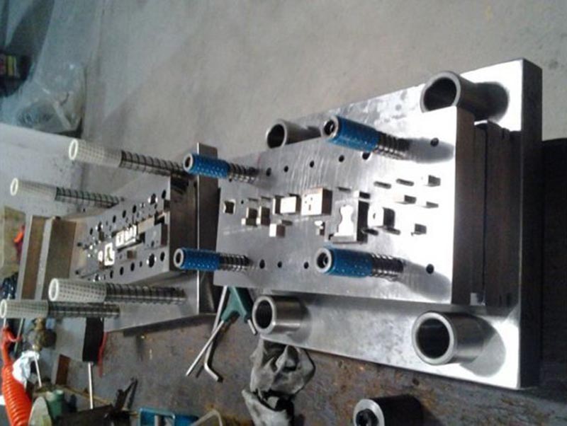 灵山模具制造-12