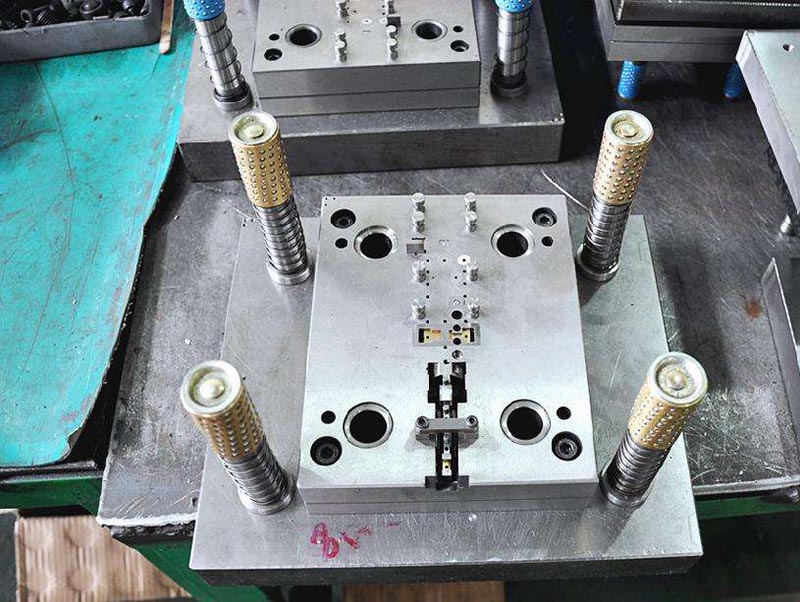 灵山模具制造-01